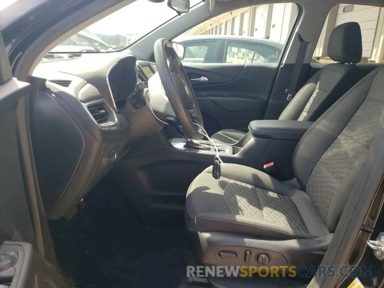7 Photograph of a damaged car 2GNAXKEV8L6243820 CHEVROLET EQUINOX 2020