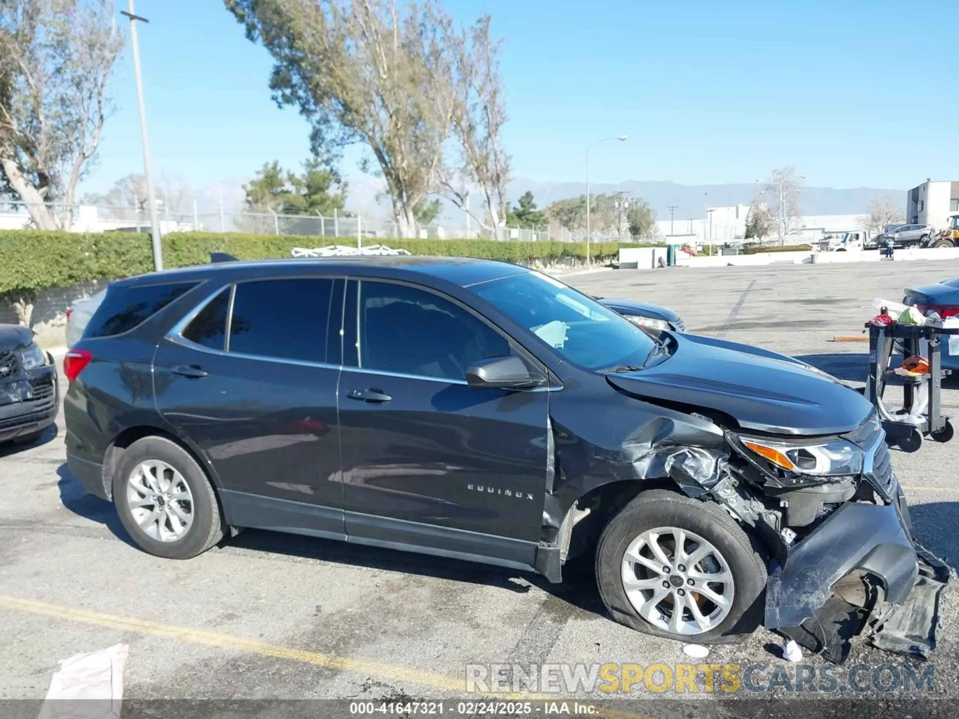 13 Photograph of a damaged car 2GNAXKEV8L6266076 CHEVROLET EQUINOX 2020