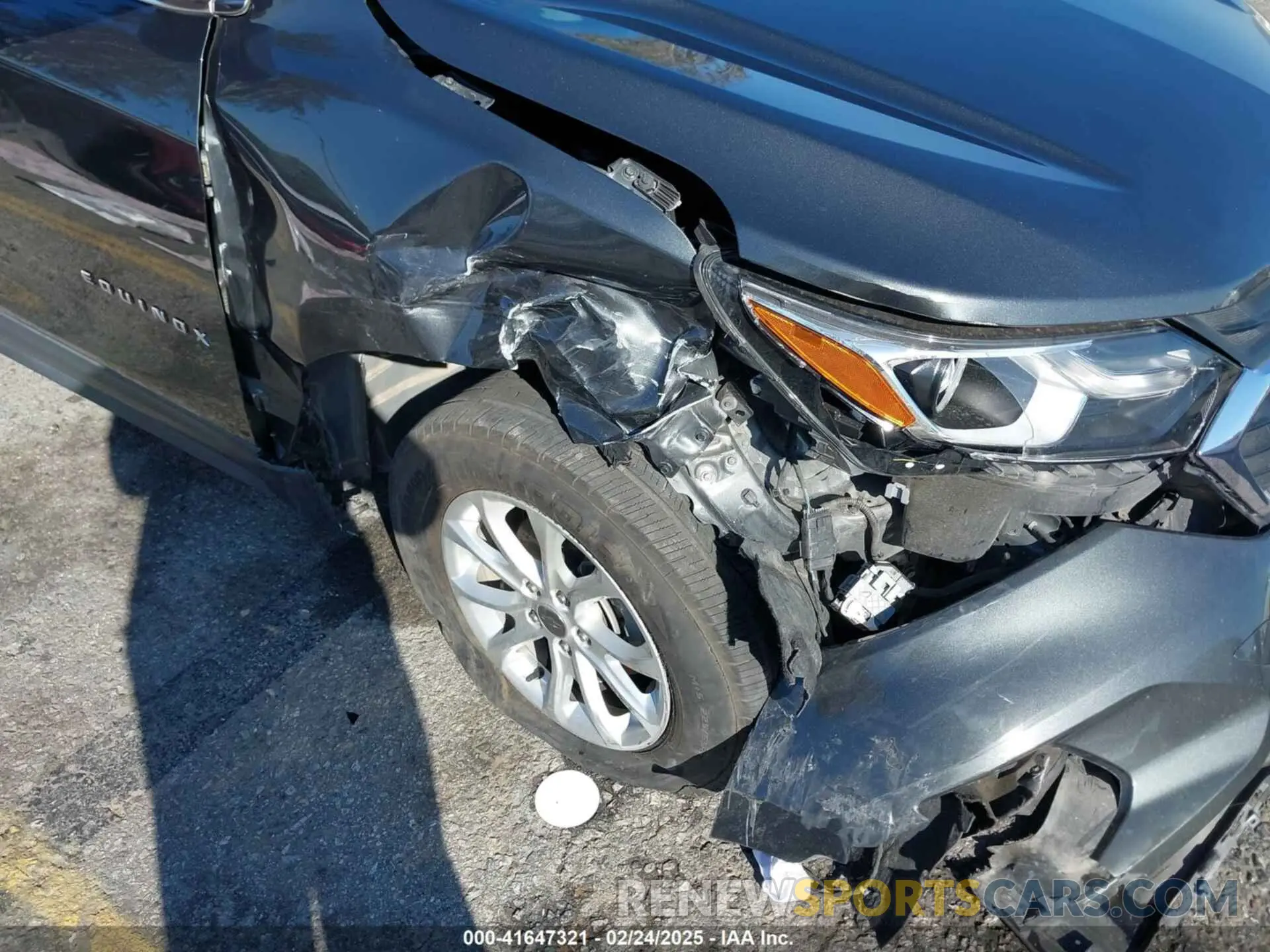 18 Photograph of a damaged car 2GNAXKEV8L6266076 CHEVROLET EQUINOX 2020