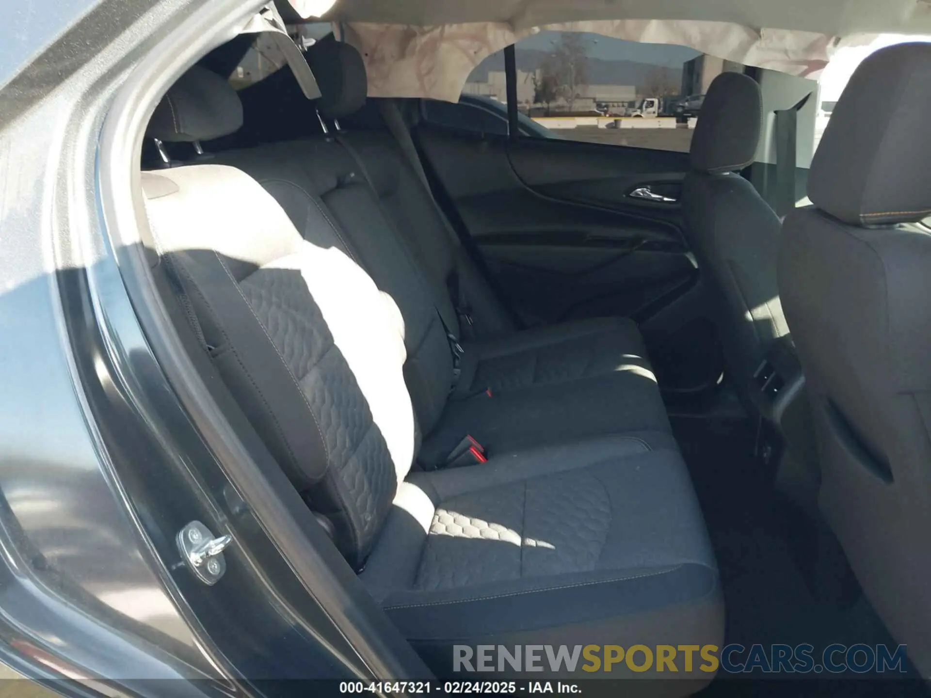 8 Photograph of a damaged car 2GNAXKEV8L6266076 CHEVROLET EQUINOX 2020