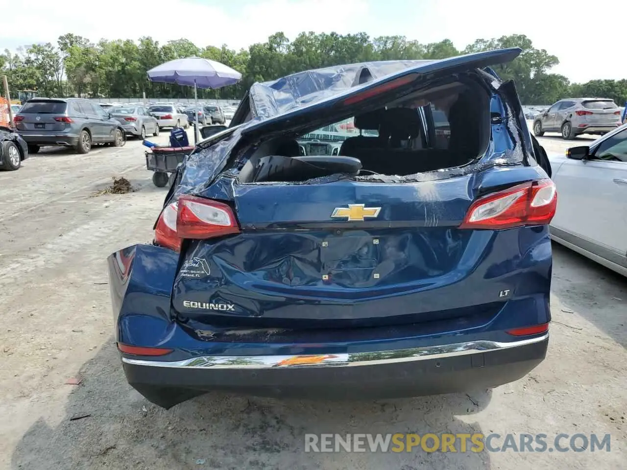 6 Photograph of a damaged car 2GNAXKEV9L6101363 CHEVROLET EQUINOX 2020