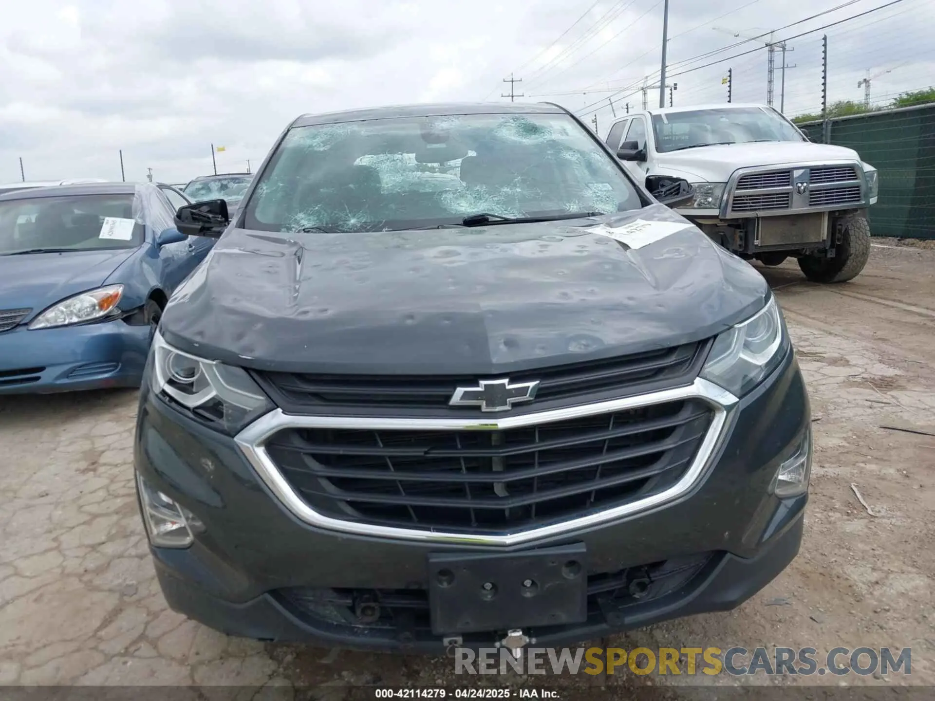 12 Photograph of a damaged car 2GNAXKEV9L6105008 CHEVROLET EQUINOX 2020