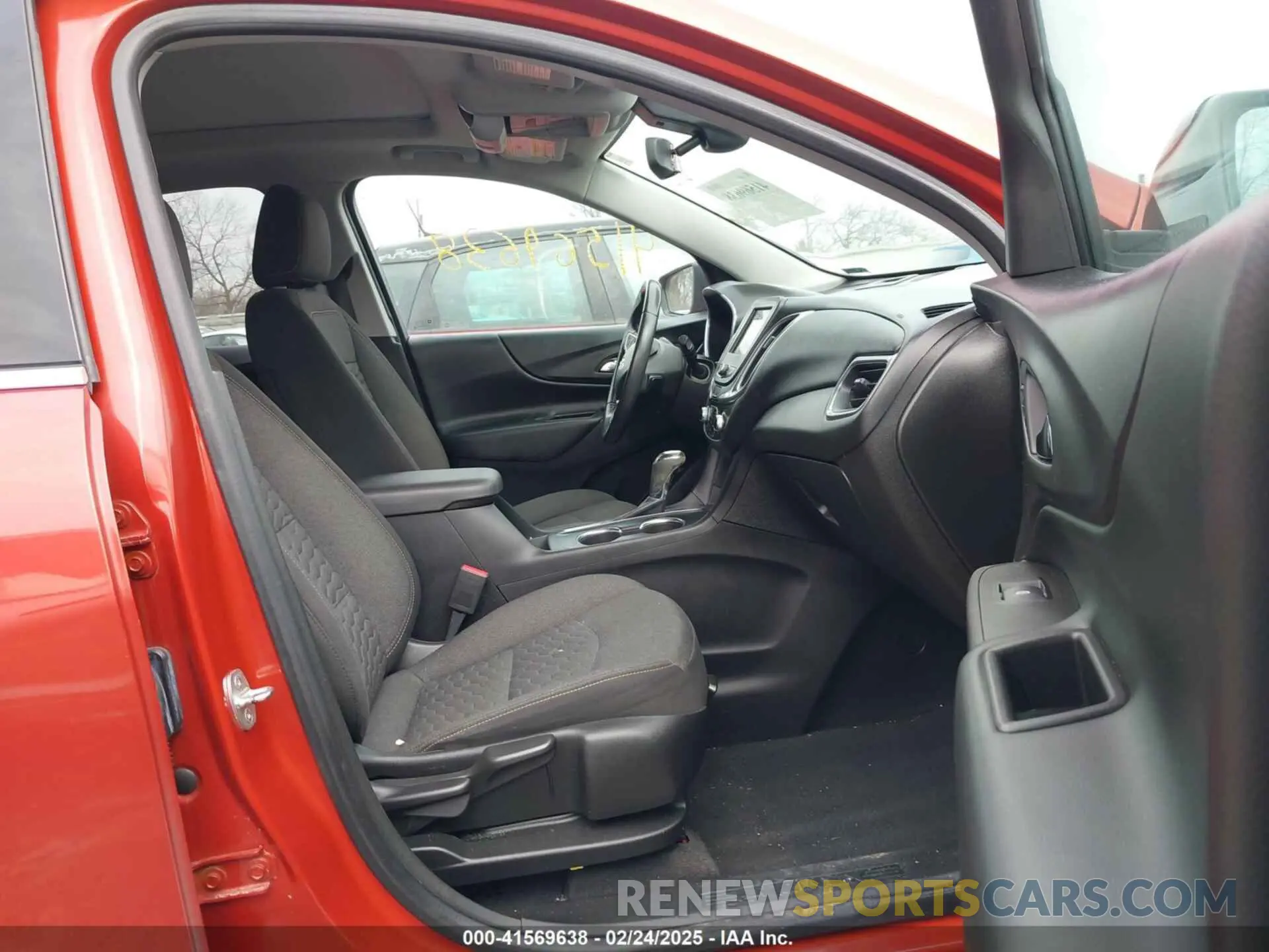5 Photograph of a damaged car 2GNAXKEV9L6116851 CHEVROLET EQUINOX 2020
