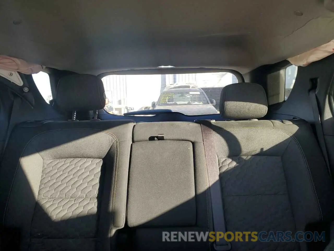 10 Photograph of a damaged car 2GNAXKEV9L6139482 CHEVROLET EQUINOX 2020