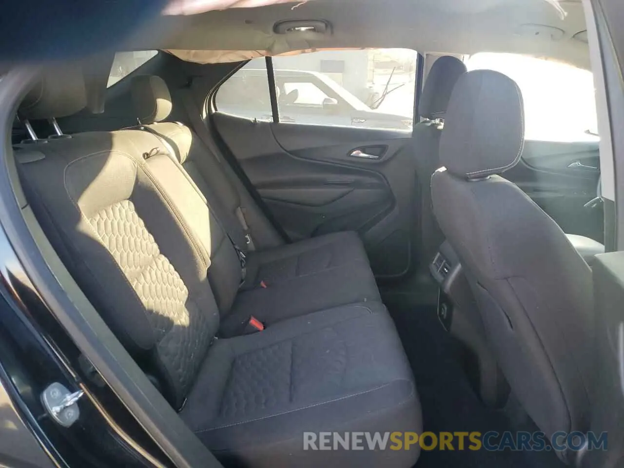 11 Photograph of a damaged car 2GNAXKEV9L6139482 CHEVROLET EQUINOX 2020