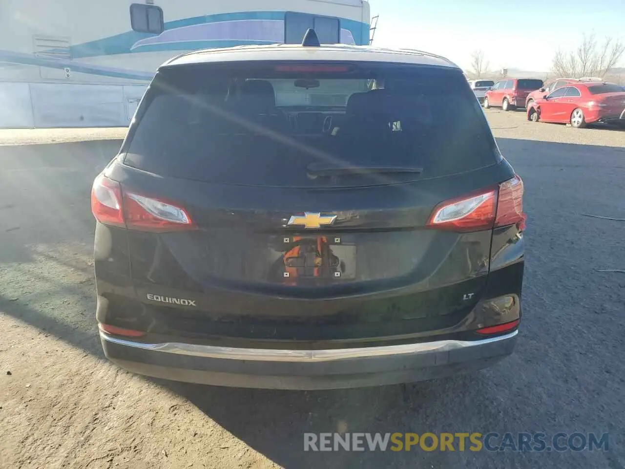 6 Photograph of a damaged car 2GNAXKEV9L6139482 CHEVROLET EQUINOX 2020