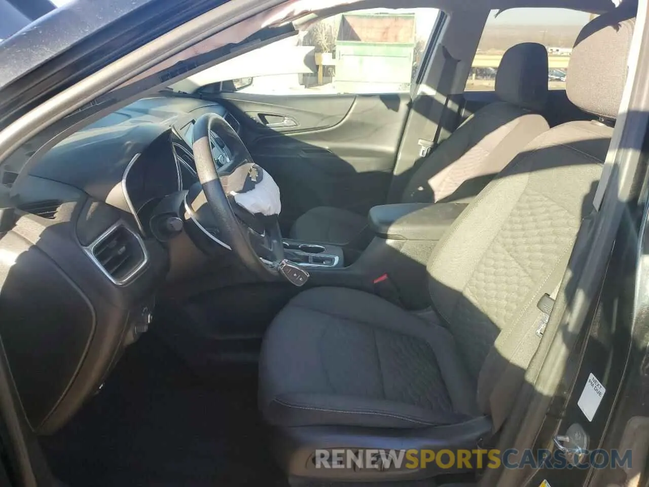 7 Photograph of a damaged car 2GNAXKEV9L6139482 CHEVROLET EQUINOX 2020