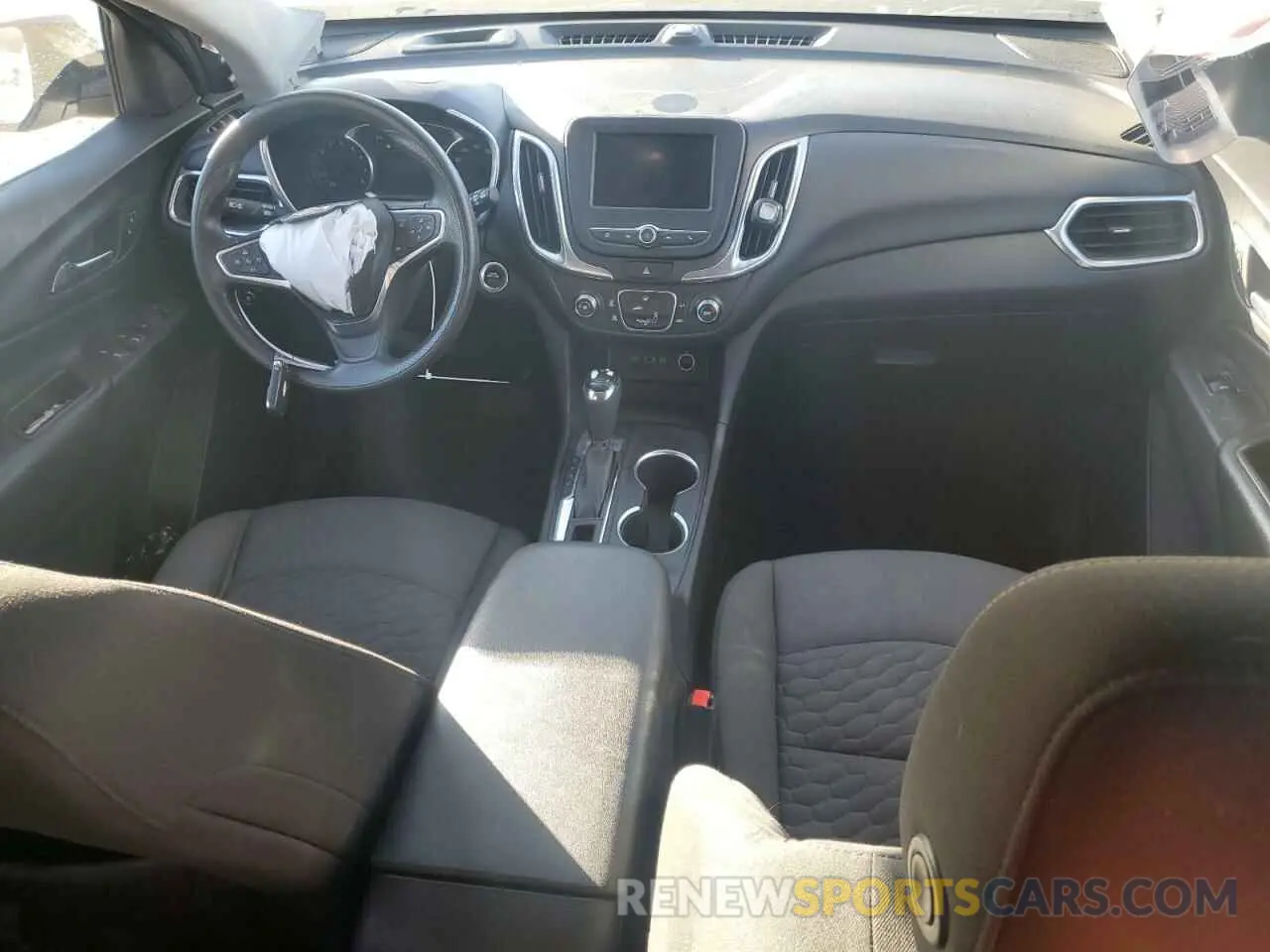 8 Photograph of a damaged car 2GNAXKEV9L6139482 CHEVROLET EQUINOX 2020