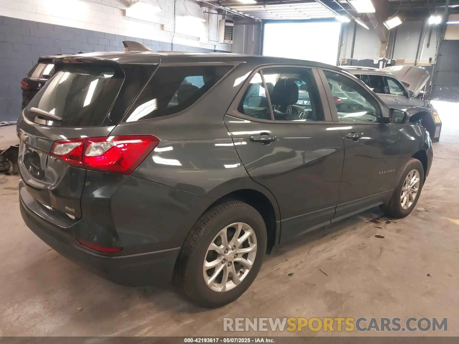 4 Photograph of a damaged car 2GNAXKEV9L6148957 CHEVROLET EQUINOX 2020