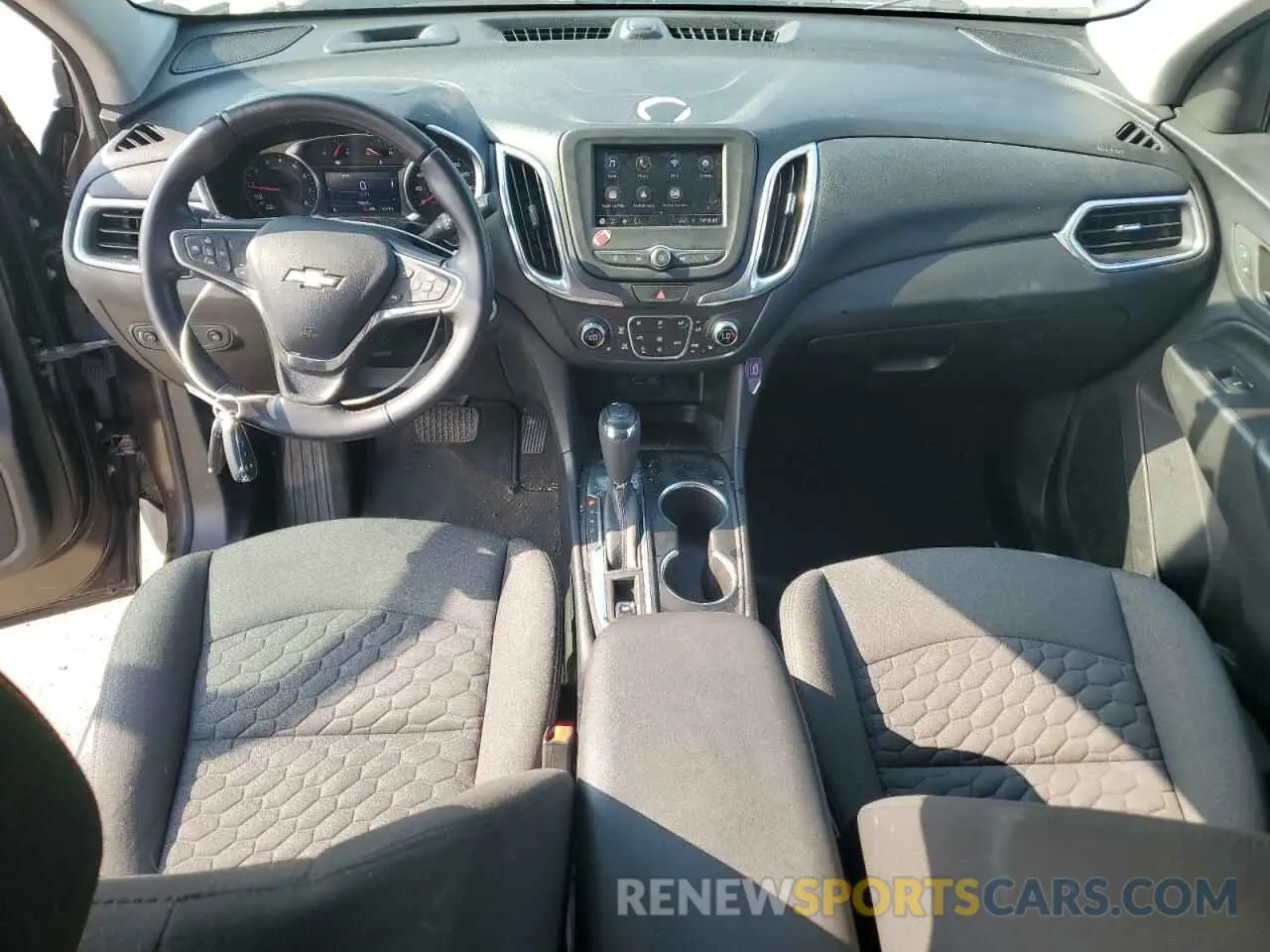 8 Photograph of a damaged car 2GNAXKEVXL6104725 CHEVROLET EQUINOX 2020