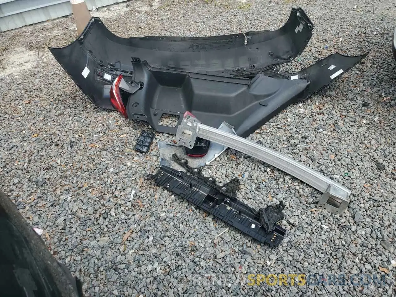 13 Photograph of a damaged car 2GNAXKEVXL6134680 CHEVROLET EQUINOX 2020