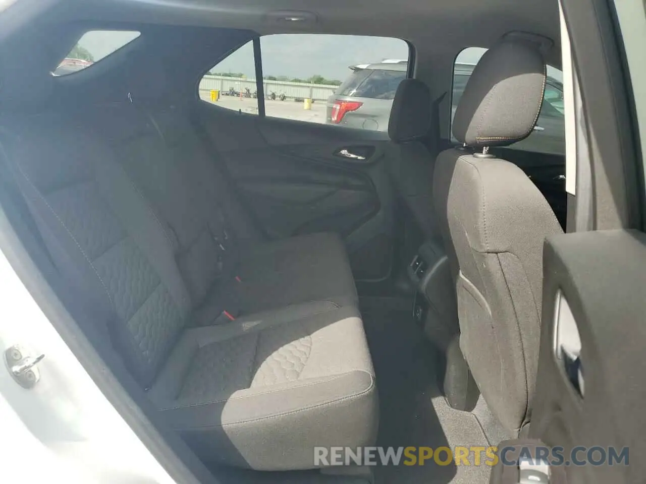 11 Photograph of a damaged car 2GNAXKEVXL6137336 CHEVROLET EQUINOX 2020