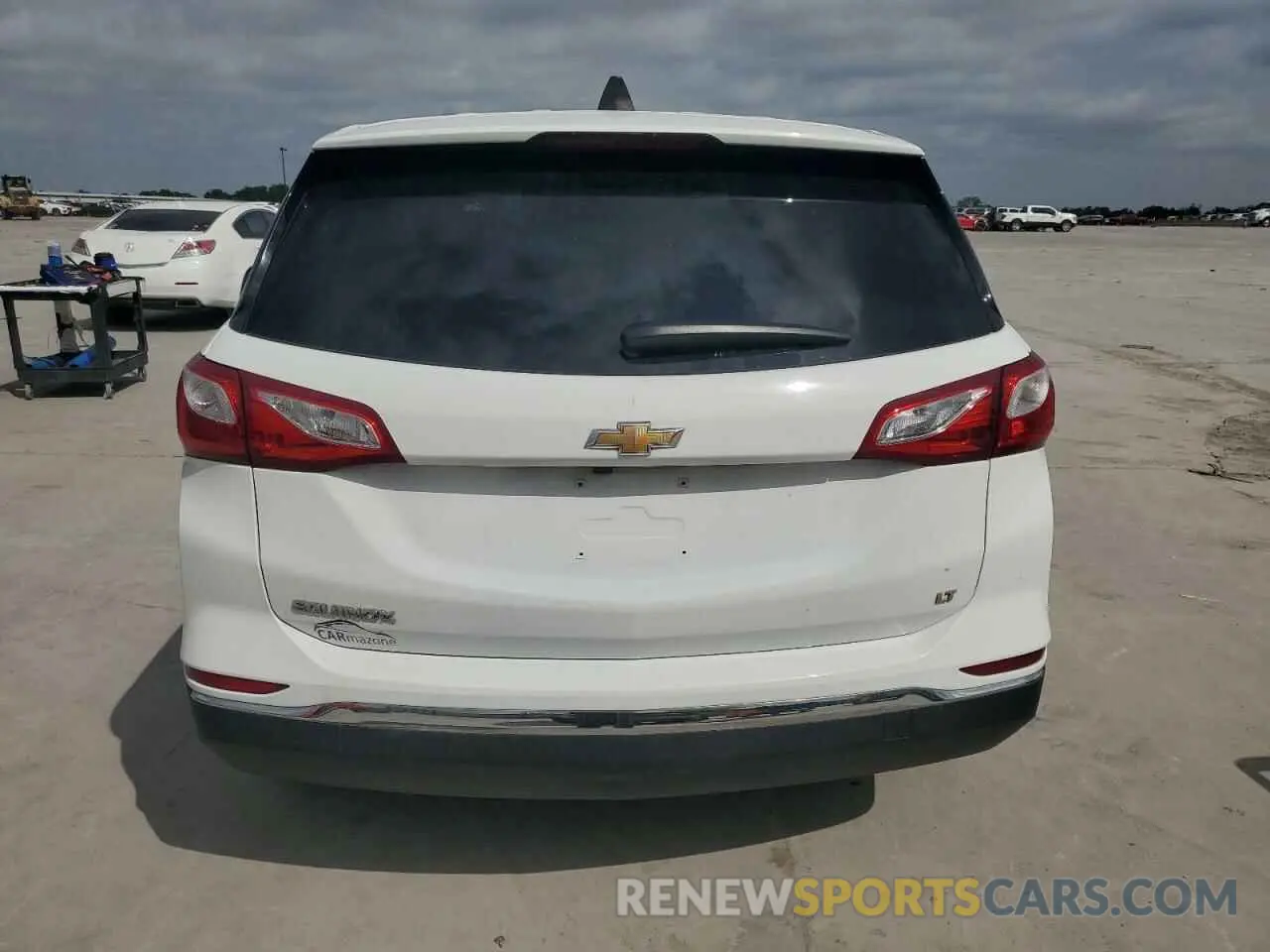 6 Photograph of a damaged car 2GNAXKEVXL6137336 CHEVROLET EQUINOX 2020