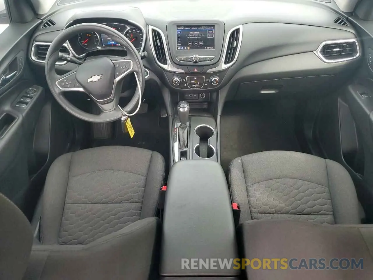 8 Photograph of a damaged car 2GNAXKEVXL6137336 CHEVROLET EQUINOX 2020