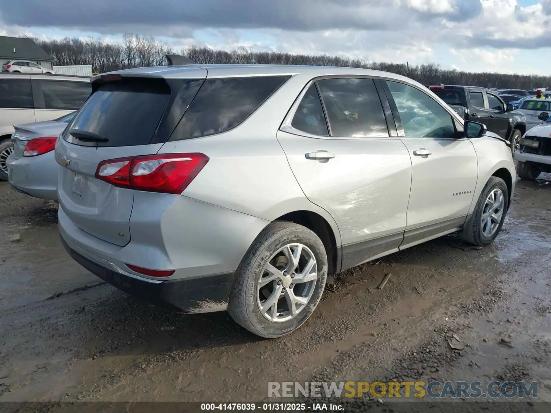 4 Photograph of a damaged car 2GNAXKEVXL6212195 CHEVROLET EQUINOX 2020