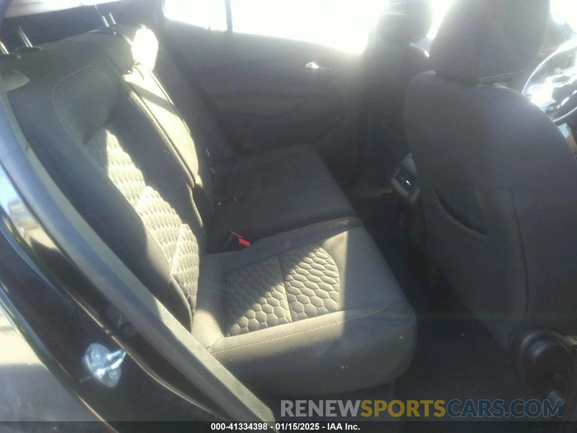 8 Photograph of a damaged car 2GNAXKEVXL6245715 CHEVROLET EQUINOX 2020