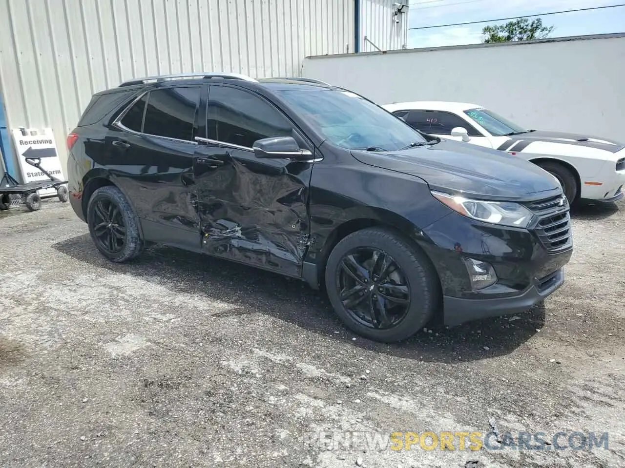 4 Photograph of a damaged car 2GNAXLEX0L6182857 CHEVROLET EQUINOX 2020