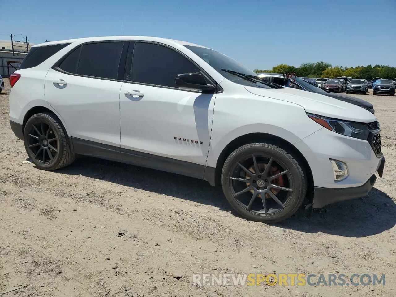 4 Photograph of a damaged car 2GNAXLEX1L6100909 CHEVROLET EQUINOX 2020
