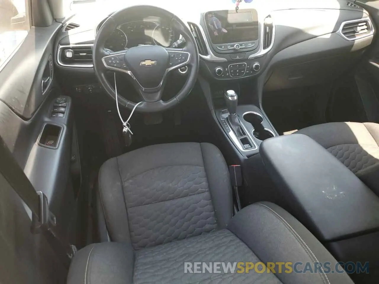 8 Photograph of a damaged car 2GNAXLEX1L6100909 CHEVROLET EQUINOX 2020