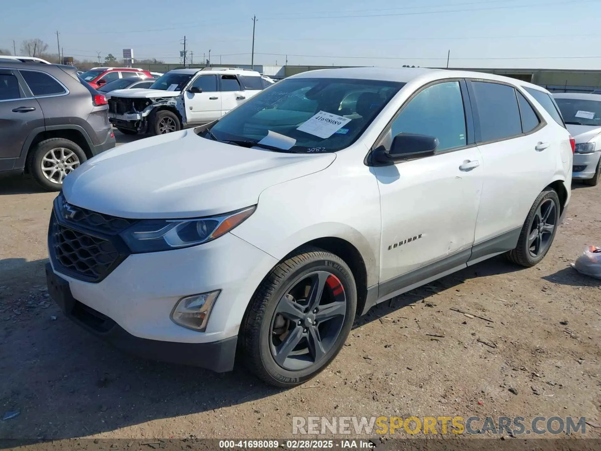 2 Photograph of a damaged car 2GNAXLEX1L6103082 CHEVROLET EQUINOX 2020