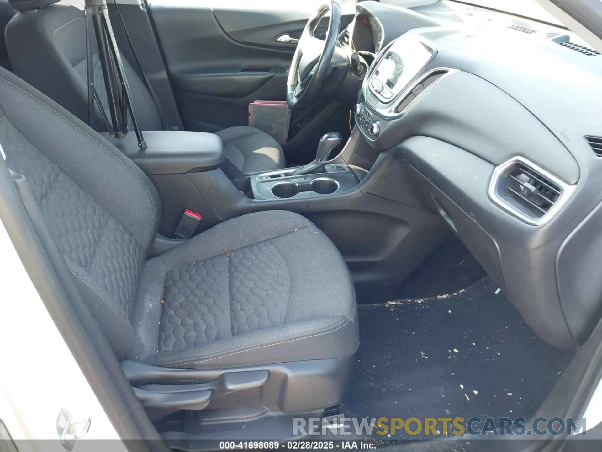 5 Photograph of a damaged car 2GNAXLEX1L6103082 CHEVROLET EQUINOX 2020