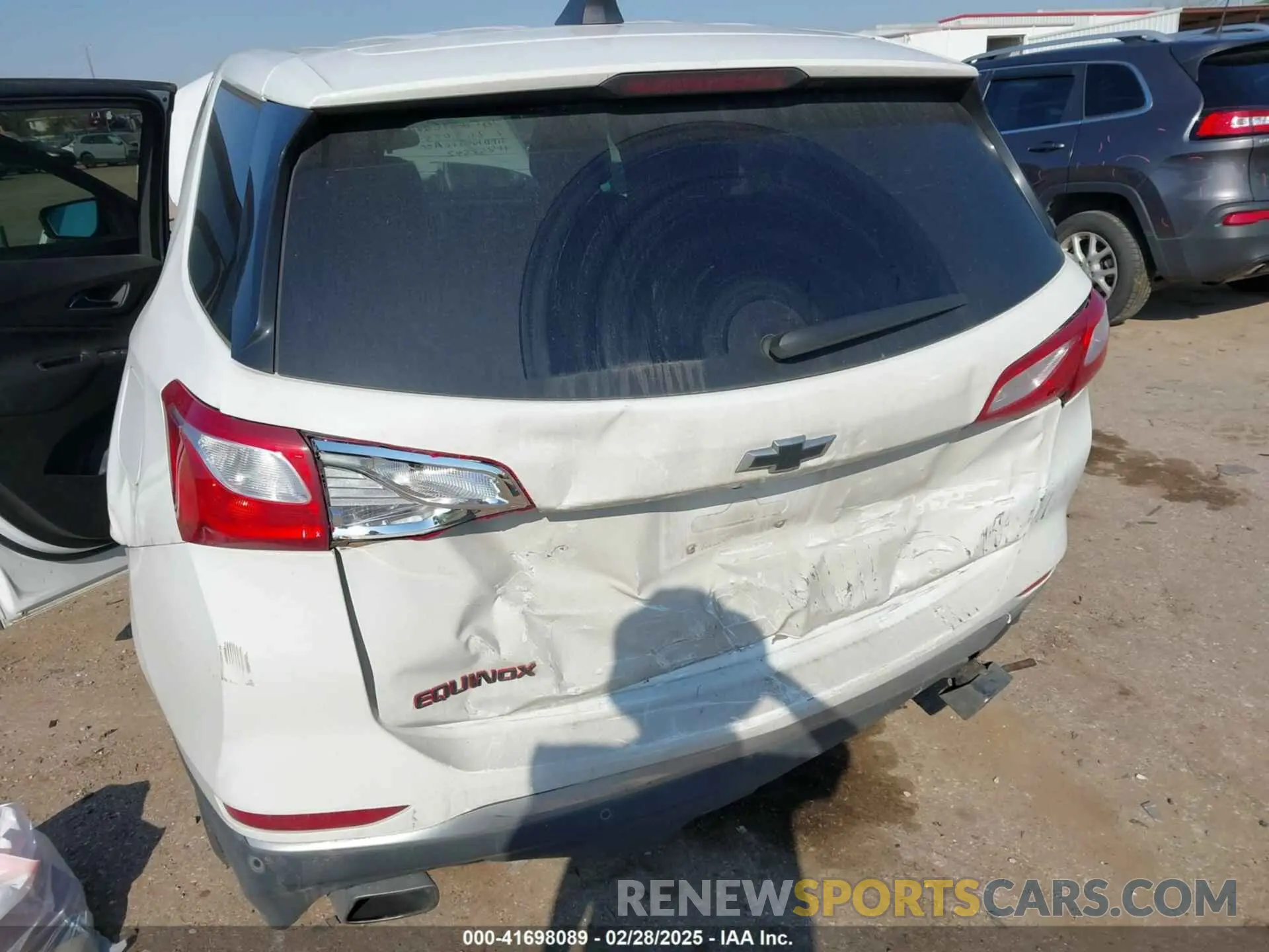 6 Photograph of a damaged car 2GNAXLEX1L6103082 CHEVROLET EQUINOX 2020