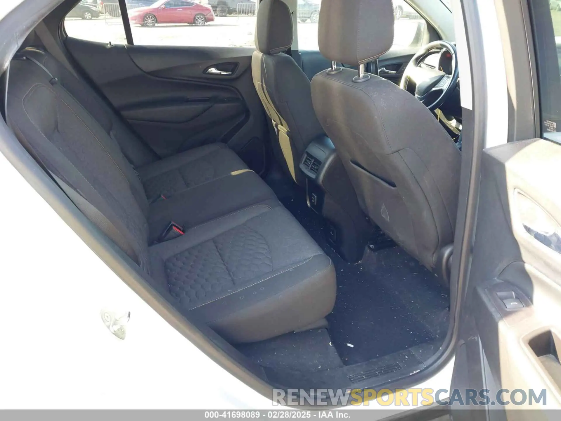 8 Photograph of a damaged car 2GNAXLEX1L6103082 CHEVROLET EQUINOX 2020