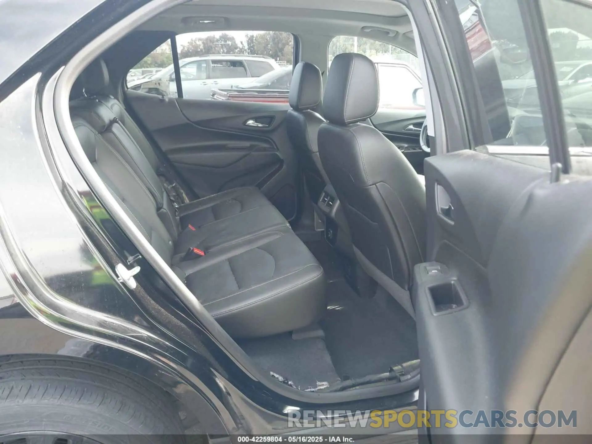 8 Photograph of a damaged car 2GNAXLEX2L6206737 CHEVROLET EQUINOX 2020