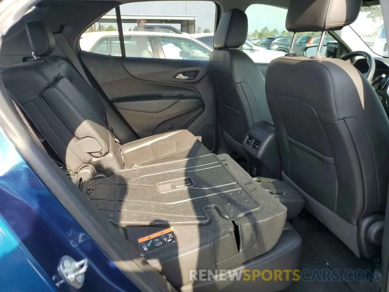 11 Photograph of a damaged car 2GNAXLEX2L6208455 CHEVROLET EQUINOX 2020