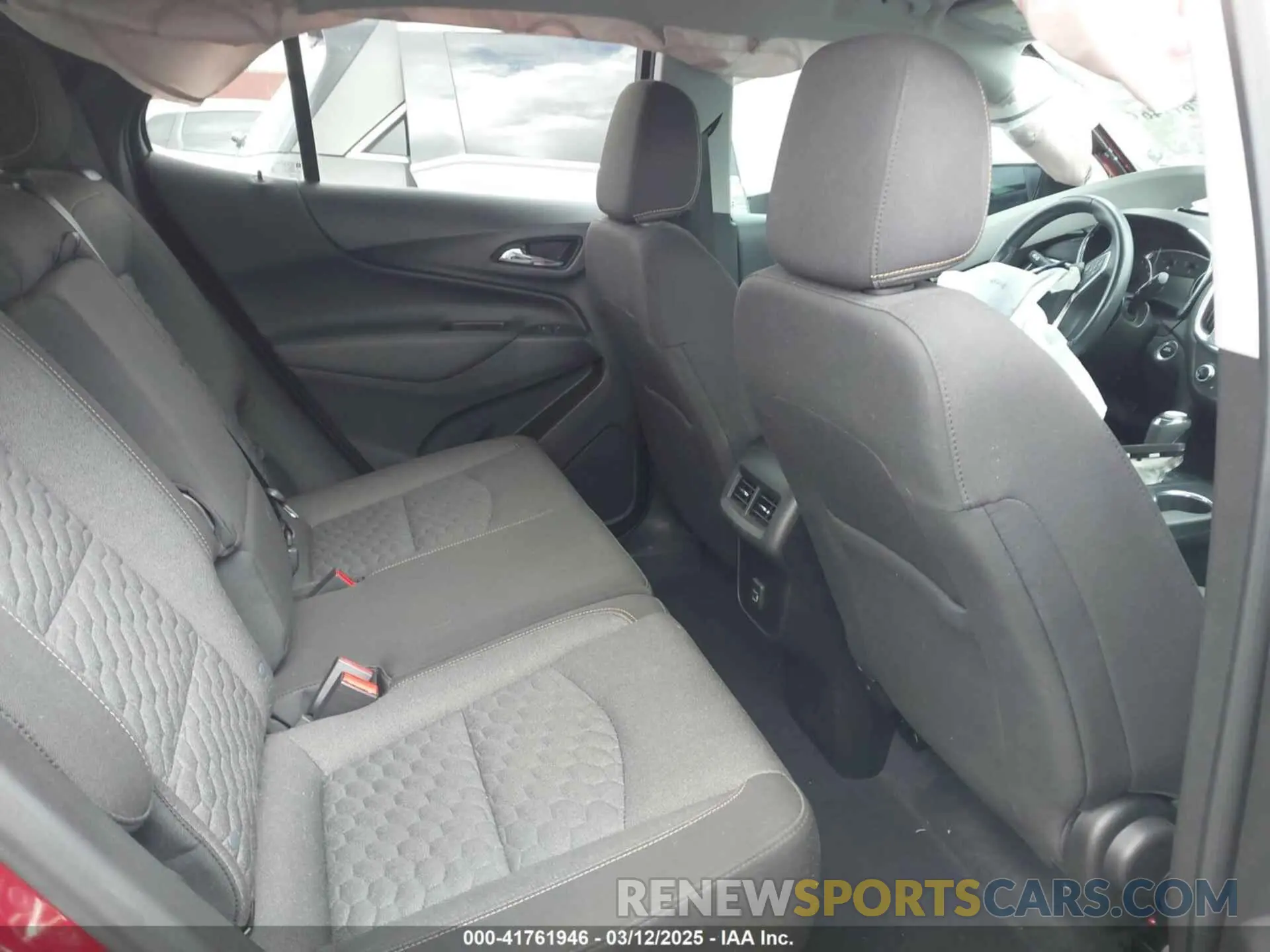 8 Photograph of a damaged car 2GNAXLEX7L6276783 CHEVROLET EQUINOX 2020