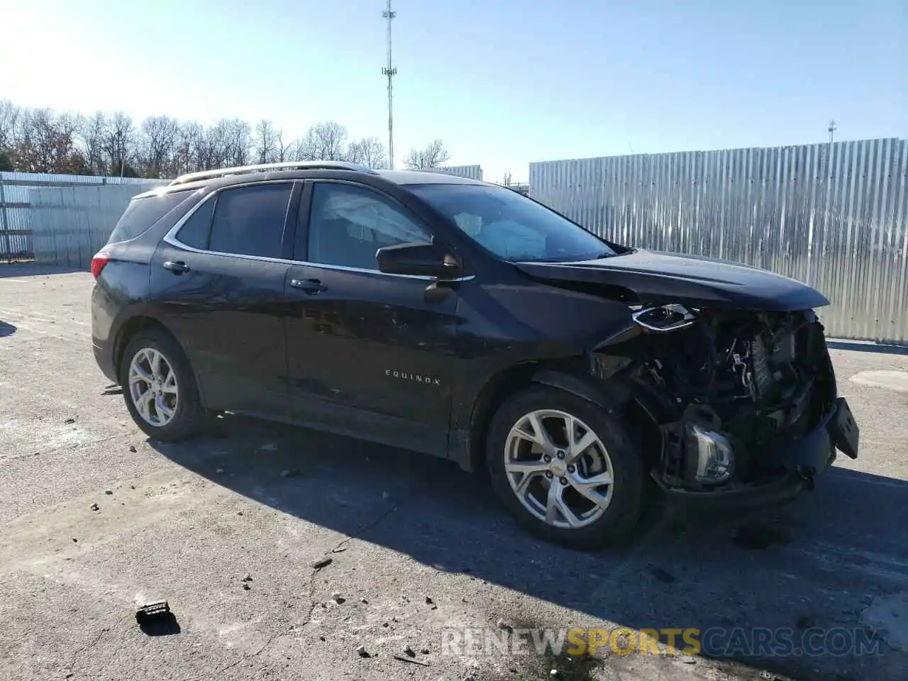 4 Photograph of a damaged car 2GNAXLEX8L6135589 CHEVROLET EQUINOX 2020