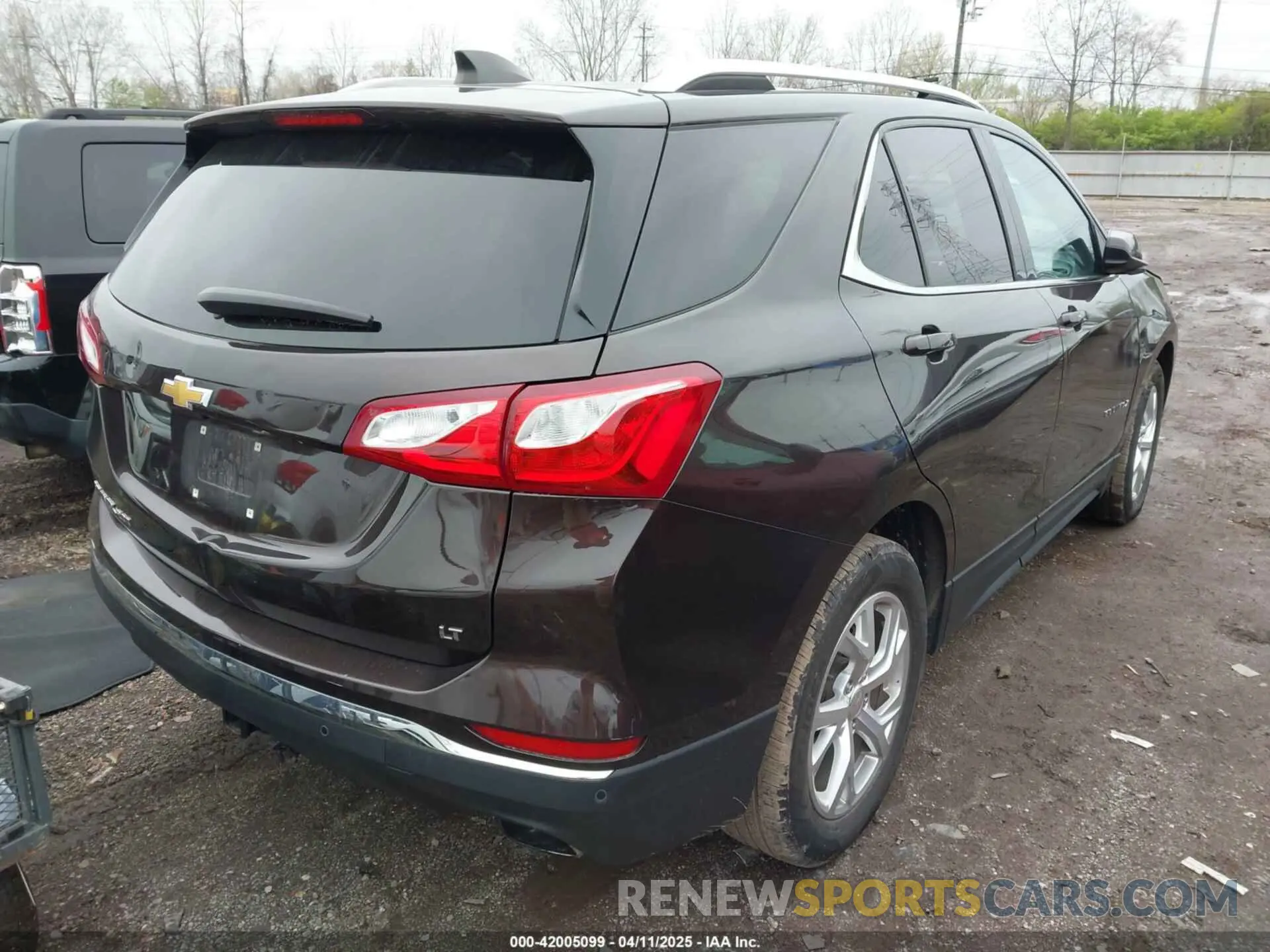 4 Photograph of a damaged car 2GNAXLEX8L6225065 CHEVROLET EQUINOX 2020