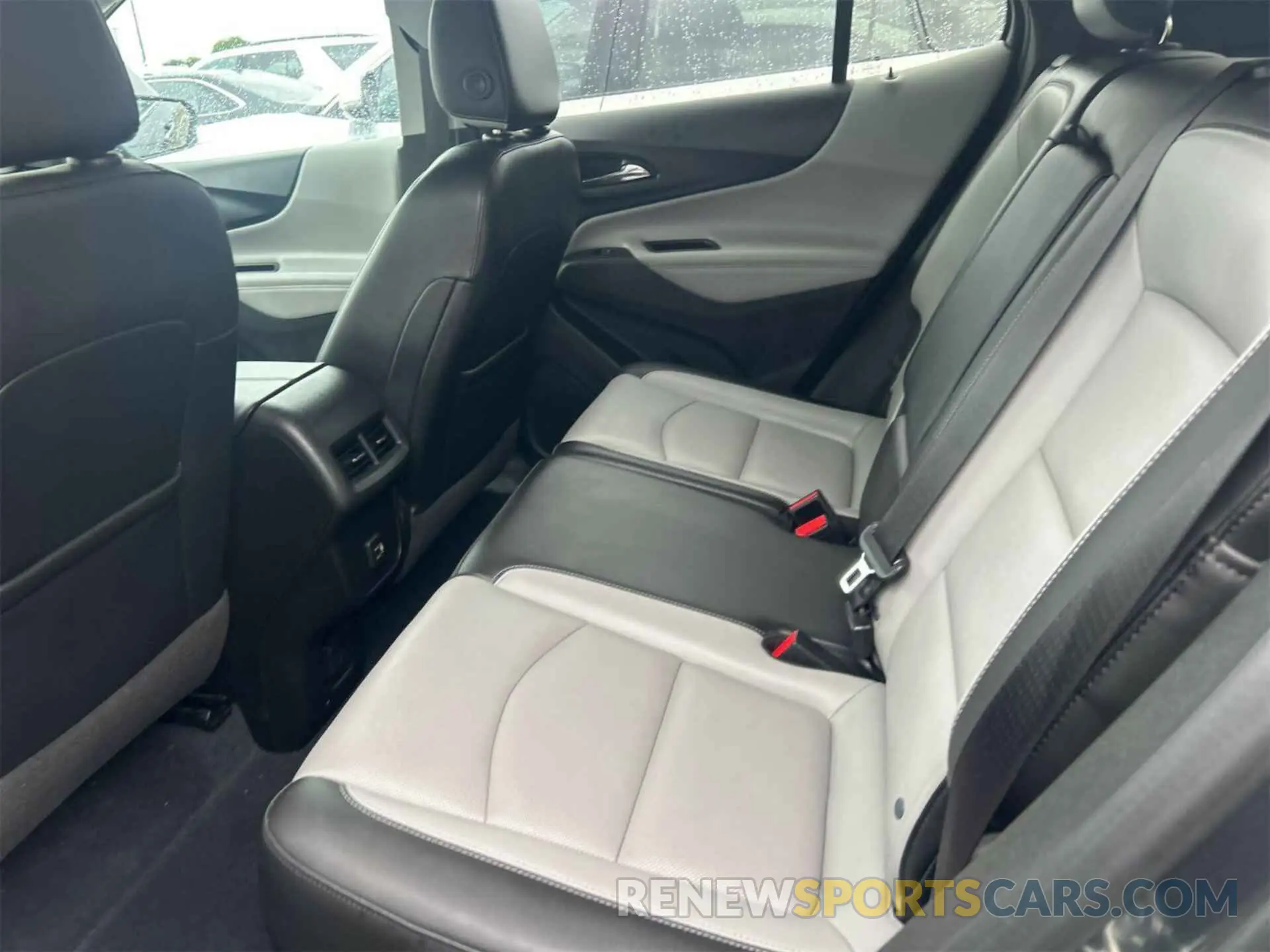 5 Photograph of a damaged car 2GNAXNEV1L6255714 CHEVROLET EQUINOX 2020