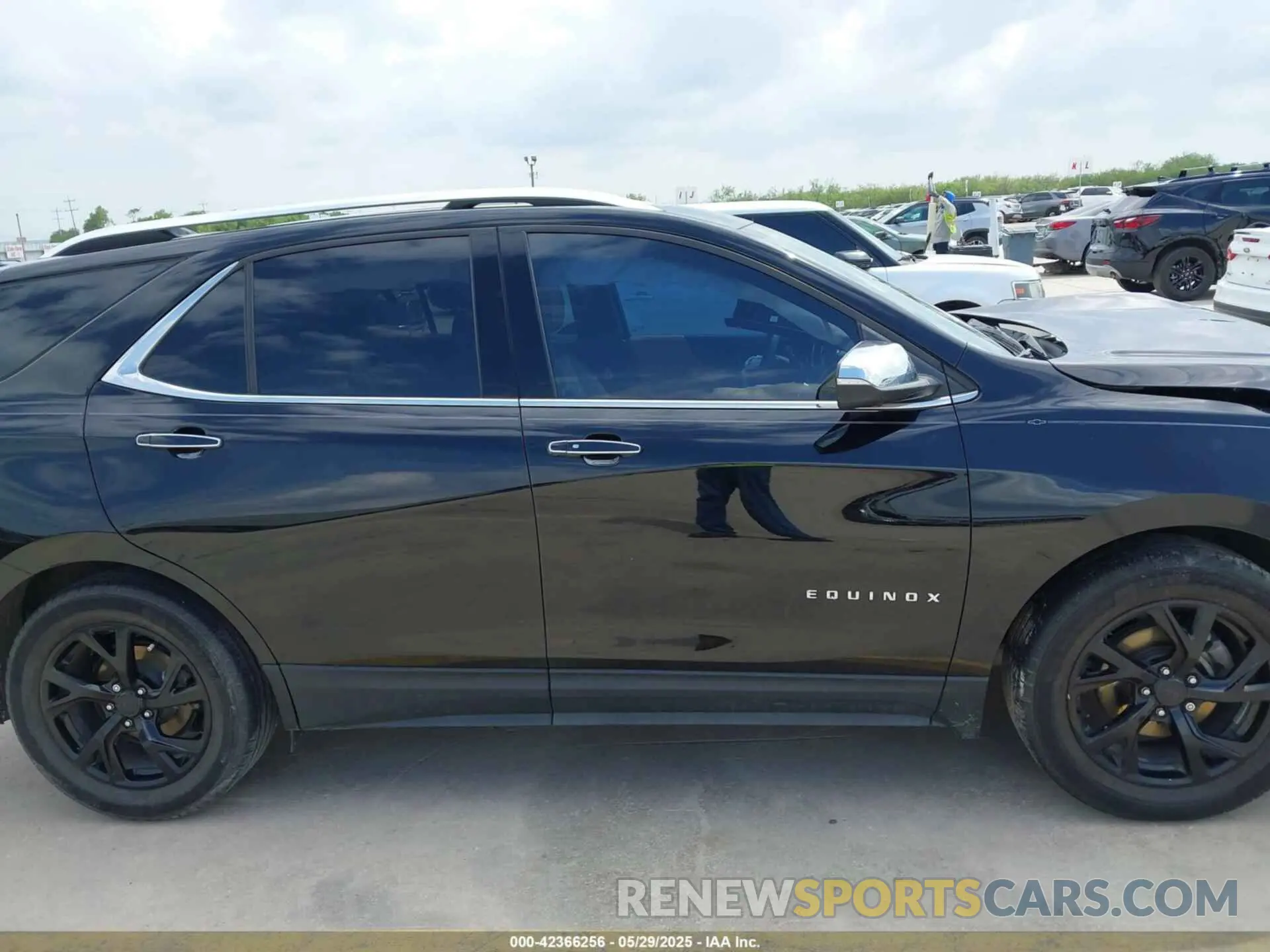 12 Photograph of a damaged car 2GNAXNEV1L6275915 CHEVROLET EQUINOX 2020