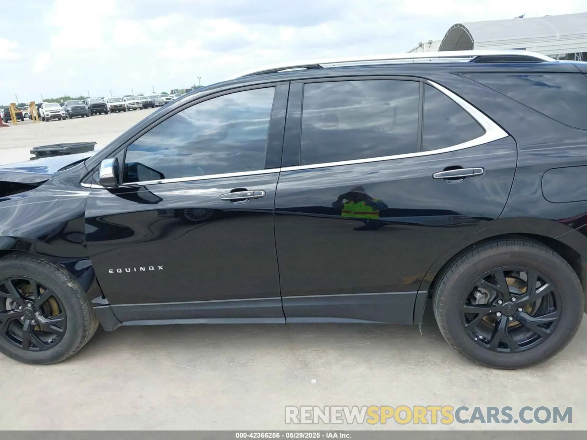 13 Photograph of a damaged car 2GNAXNEV1L6275915 CHEVROLET EQUINOX 2020