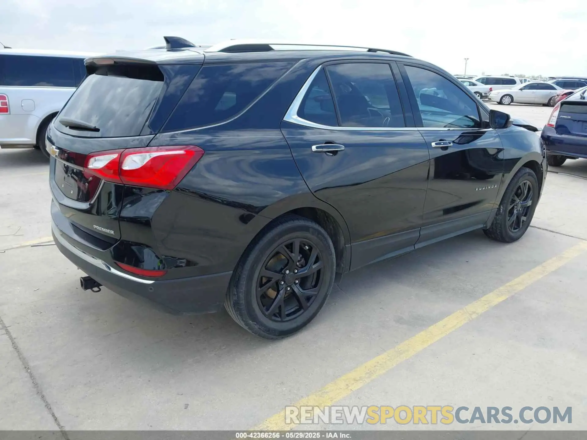 4 Photograph of a damaged car 2GNAXNEV1L6275915 CHEVROLET EQUINOX 2020