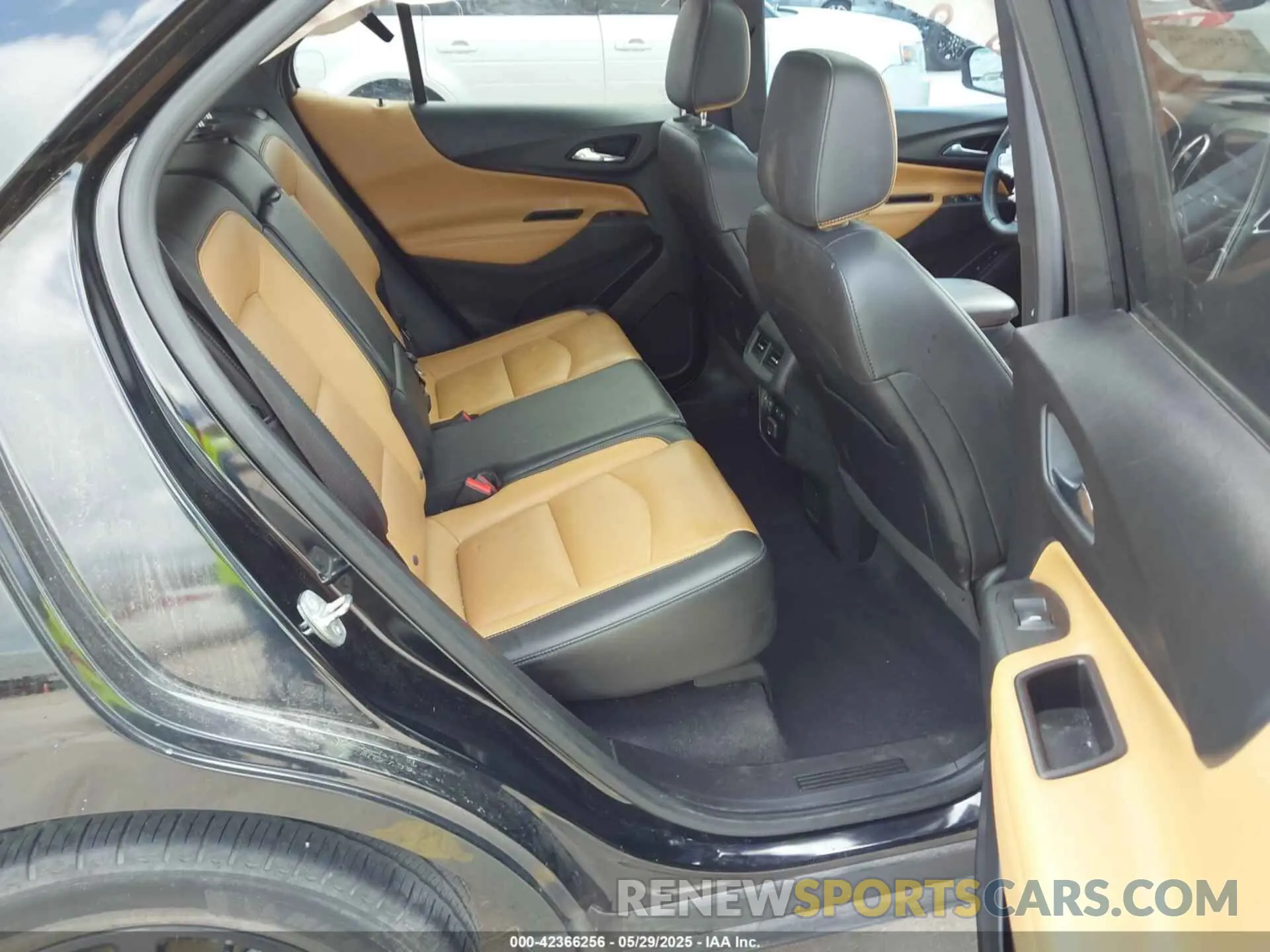8 Photograph of a damaged car 2GNAXNEV1L6275915 CHEVROLET EQUINOX 2020