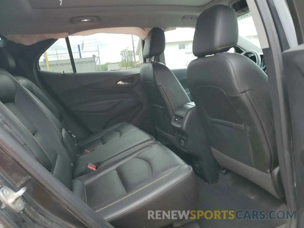 11 Photograph of a damaged car 2GNAXNEV4L6169880 CHEVROLET EQUINOX 2020
