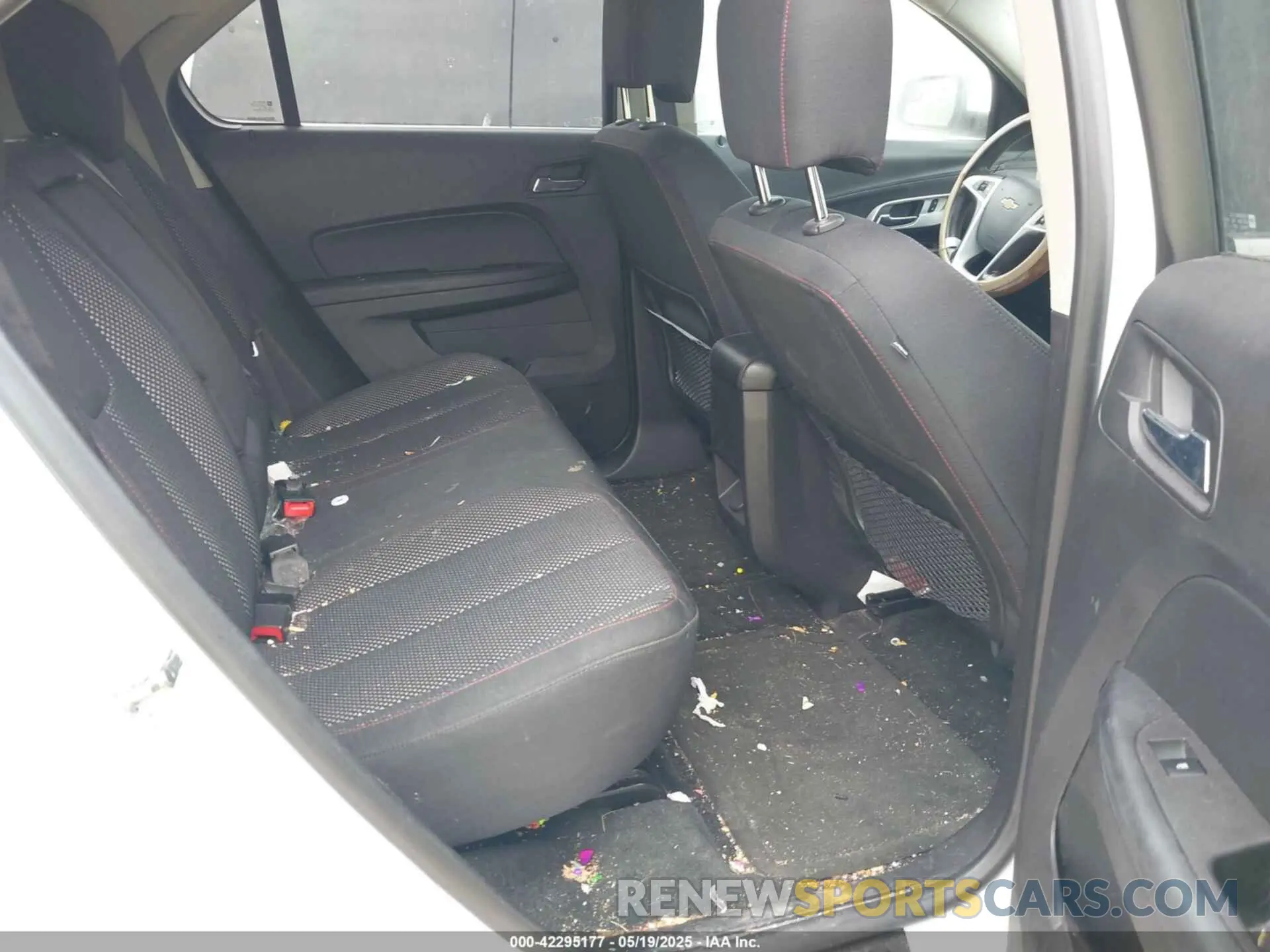 8 Photograph of a damaged car 2GNAXNEV4L6178904 CHEVROLET EQUINOX 2020