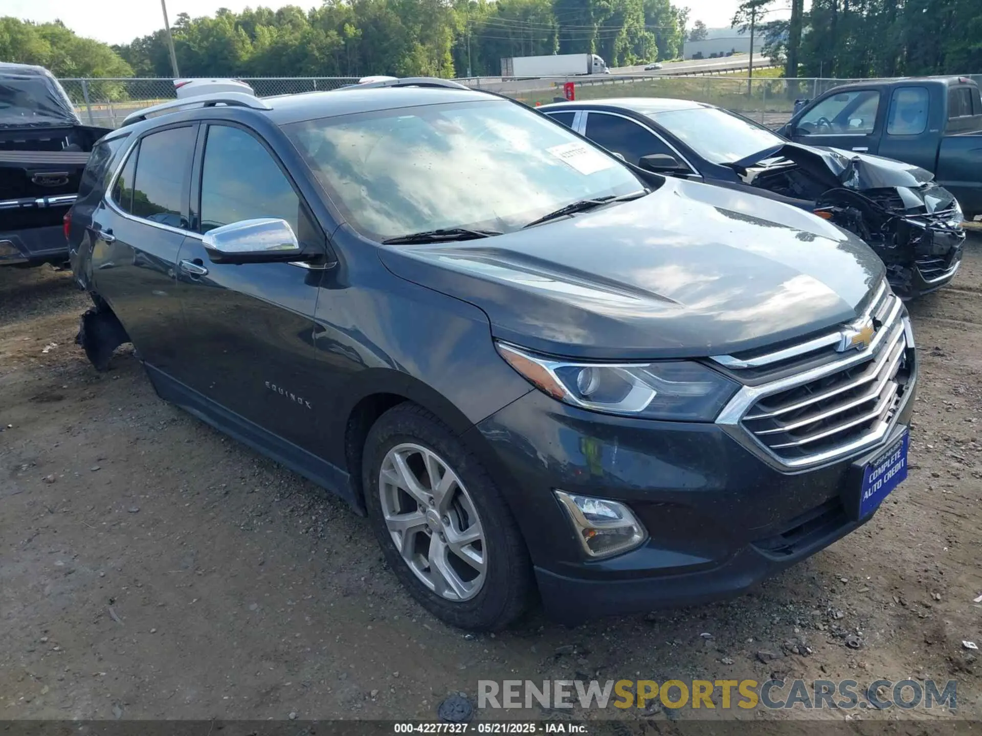 1 Photograph of a damaged car 2GNAXNEV6L6157326 CHEVROLET EQUINOX 2020