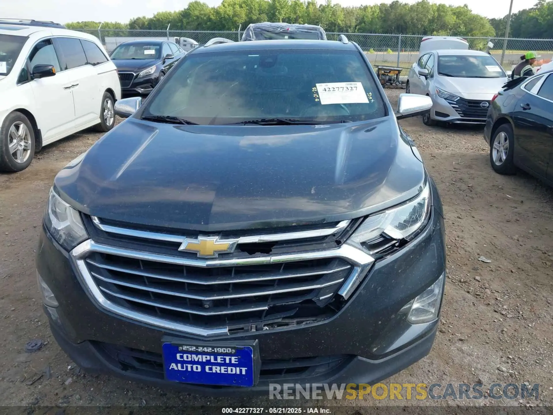 13 Photograph of a damaged car 2GNAXNEV6L6157326 CHEVROLET EQUINOX 2020