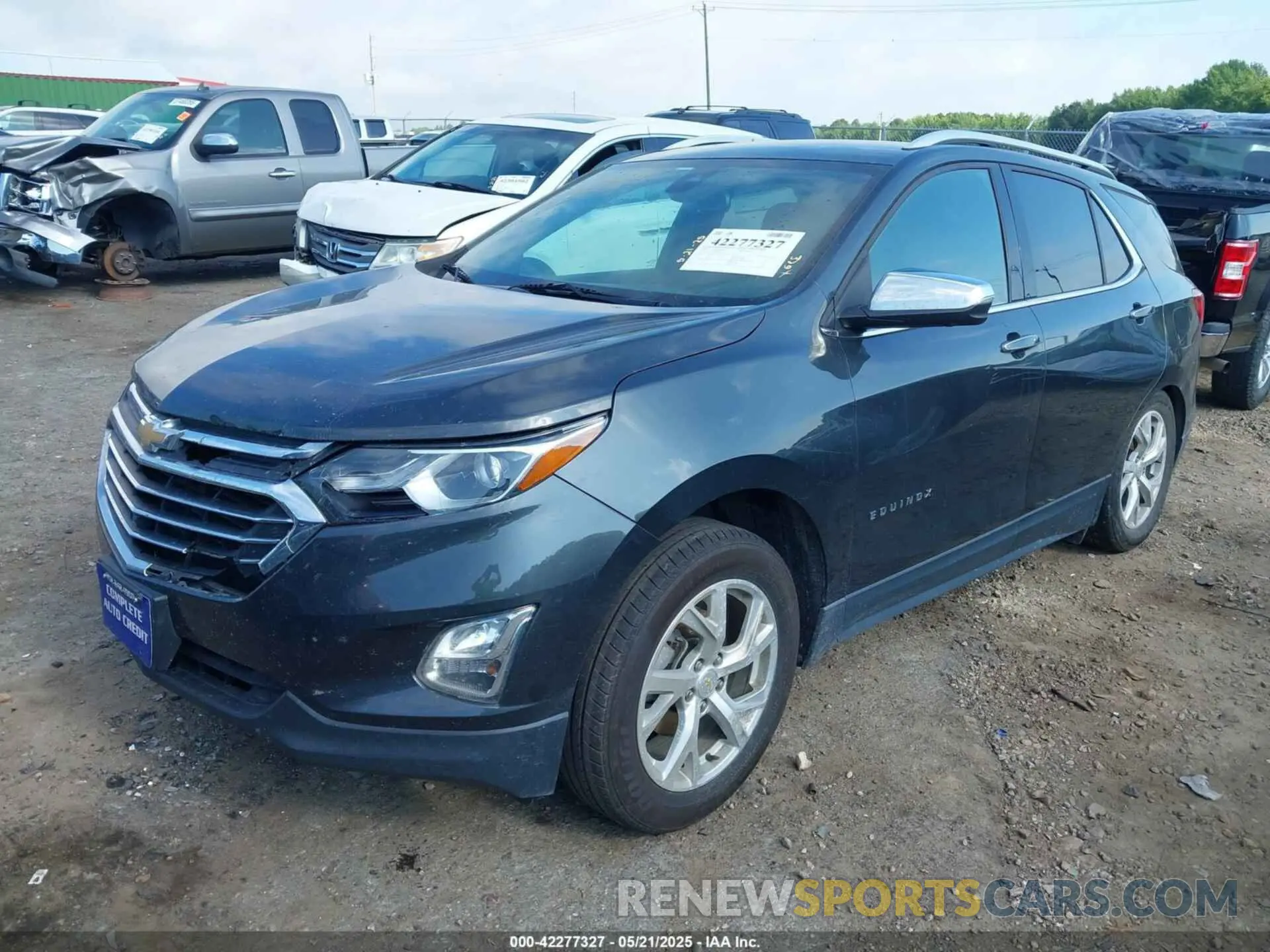 2 Photograph of a damaged car 2GNAXNEV6L6157326 CHEVROLET EQUINOX 2020