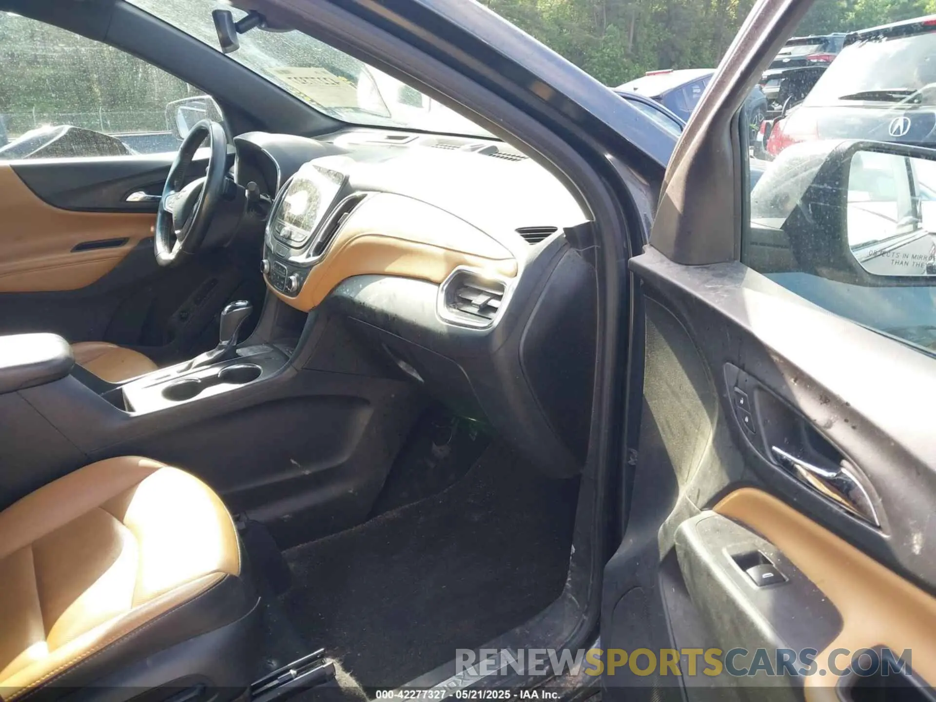 5 Photograph of a damaged car 2GNAXNEV6L6157326 CHEVROLET EQUINOX 2020