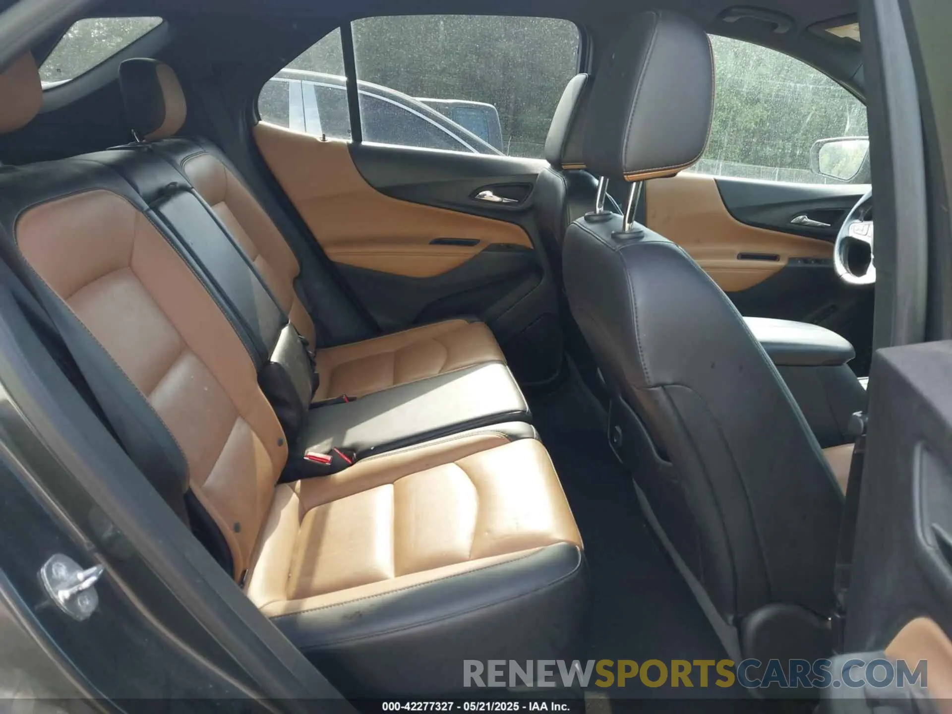 8 Photograph of a damaged car 2GNAXNEV6L6157326 CHEVROLET EQUINOX 2020