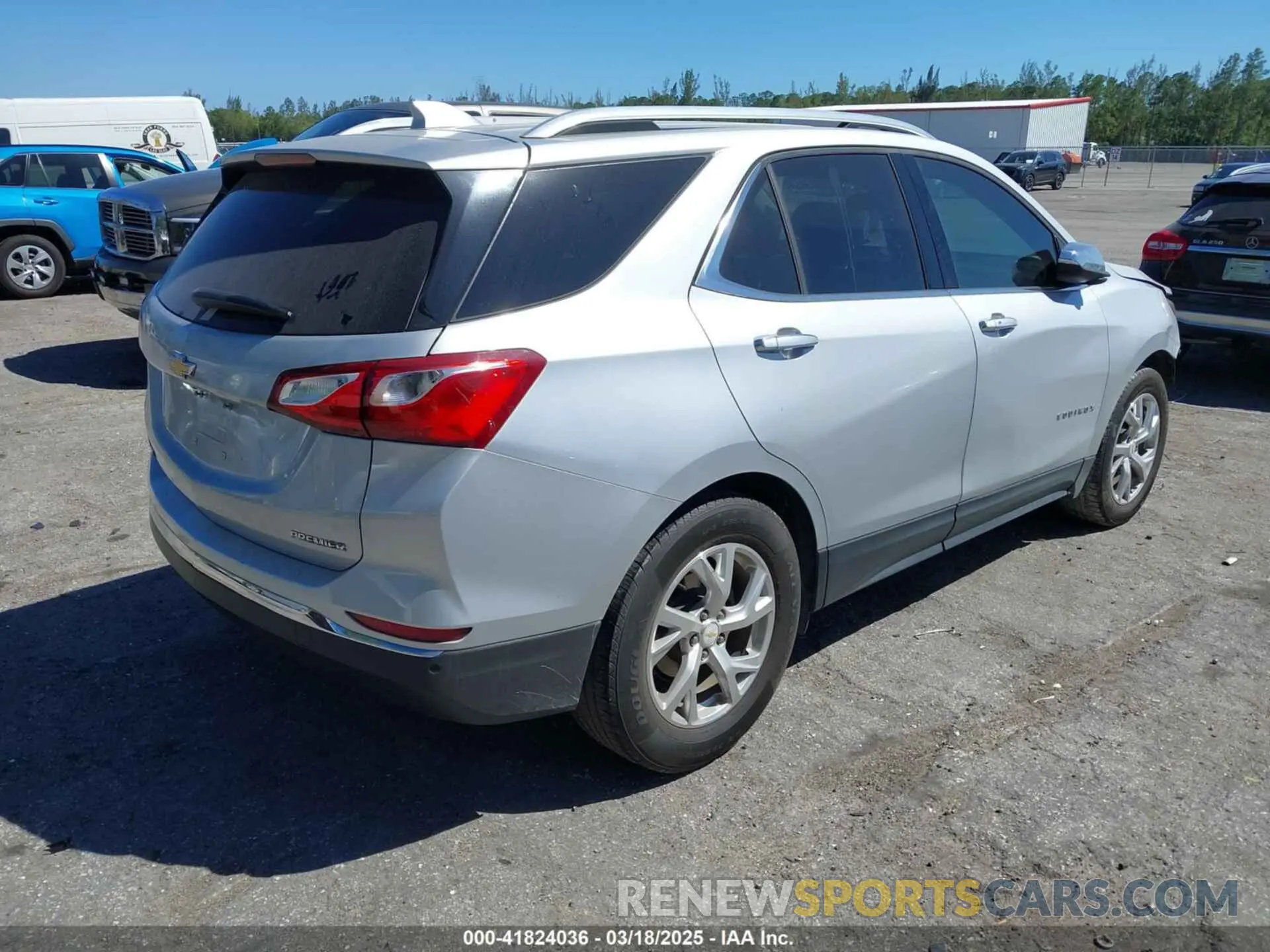 4 Photograph of a damaged car 2GNAXNEV7L6134492 CHEVROLET EQUINOX 2020