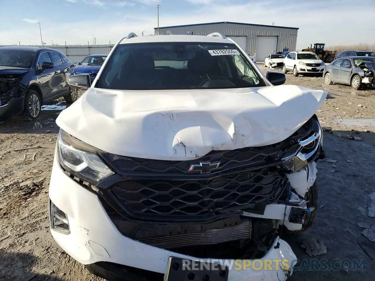 5 Photograph of a damaged car 2GNAXNEV8L6215369 CHEVROLET EQUINOX 2020
