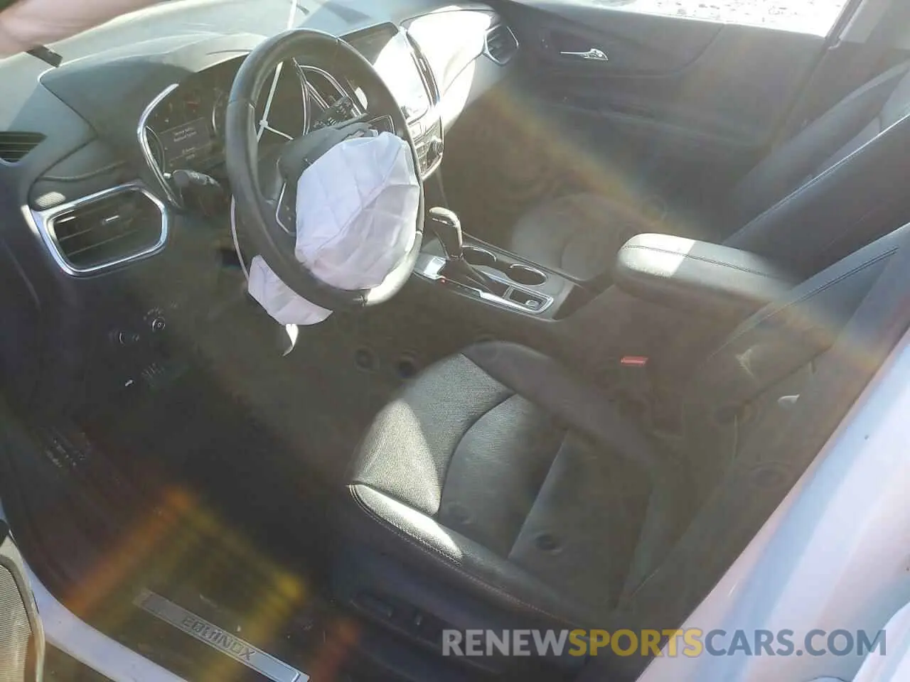 7 Photograph of a damaged car 2GNAXNEV8L6215369 CHEVROLET EQUINOX 2020