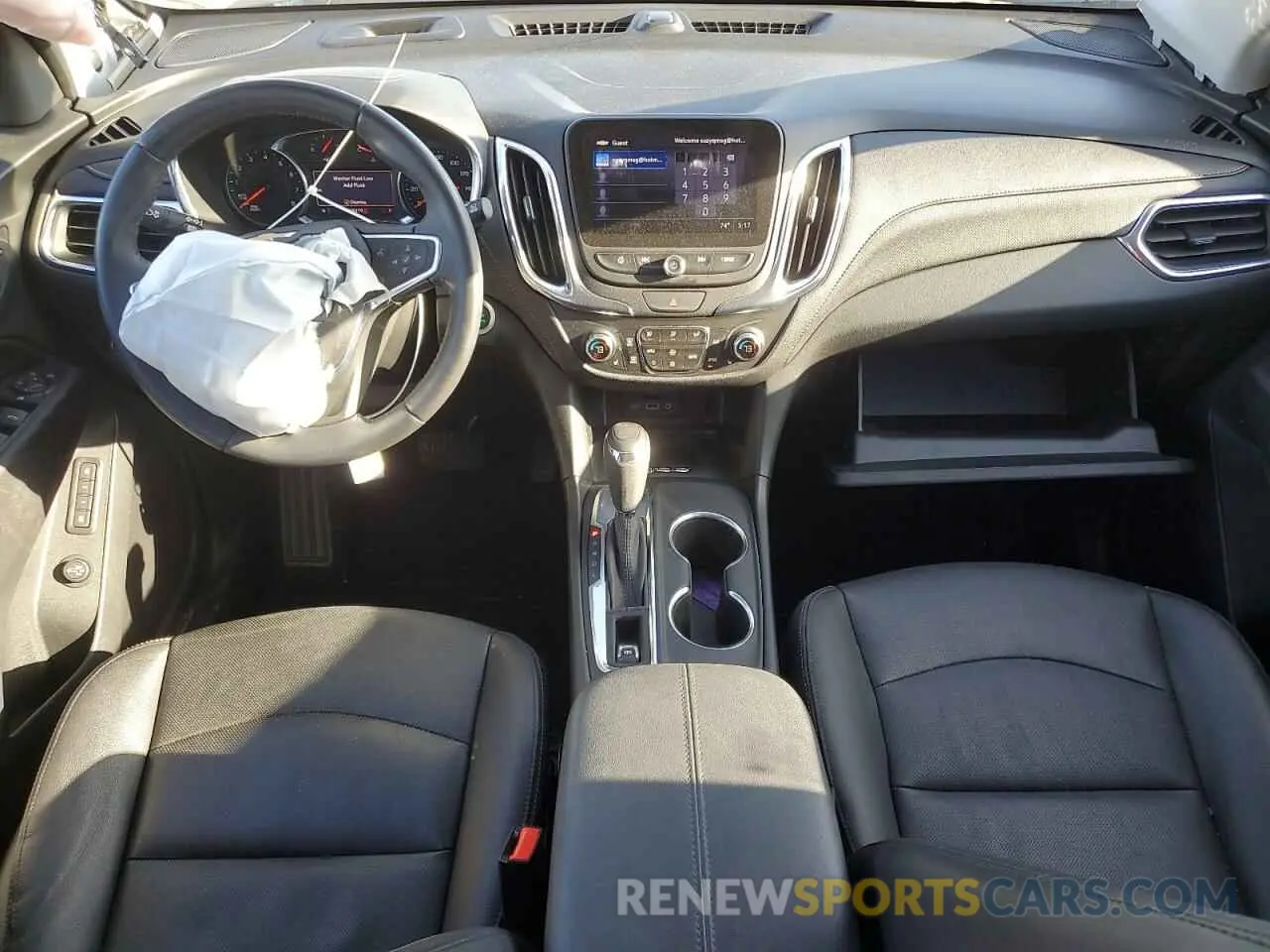 8 Photograph of a damaged car 2GNAXNEV8L6215369 CHEVROLET EQUINOX 2020