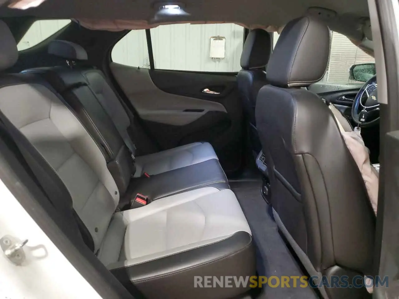 11 Photograph of a damaged car 2GNAXNEV9L6123588 CHEVROLET EQUINOX 2020