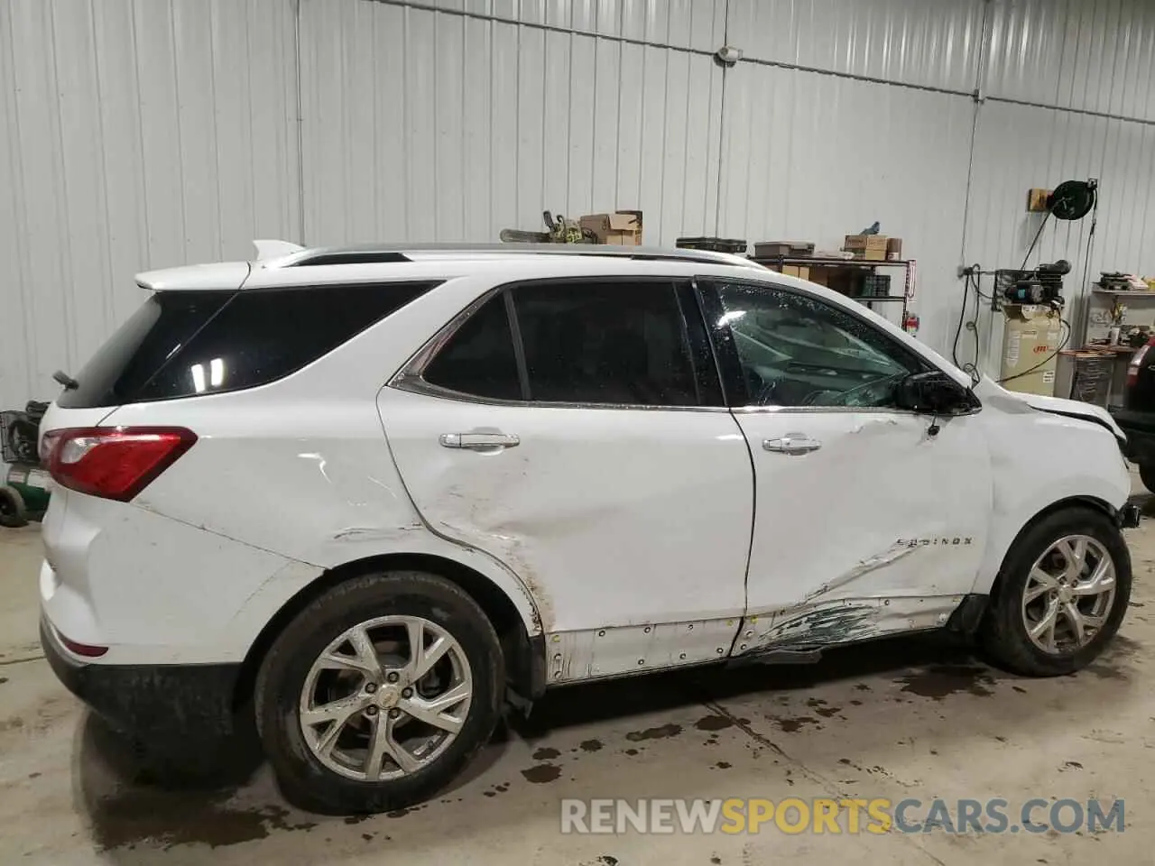 3 Photograph of a damaged car 2GNAXNEV9L6123588 CHEVROLET EQUINOX 2020